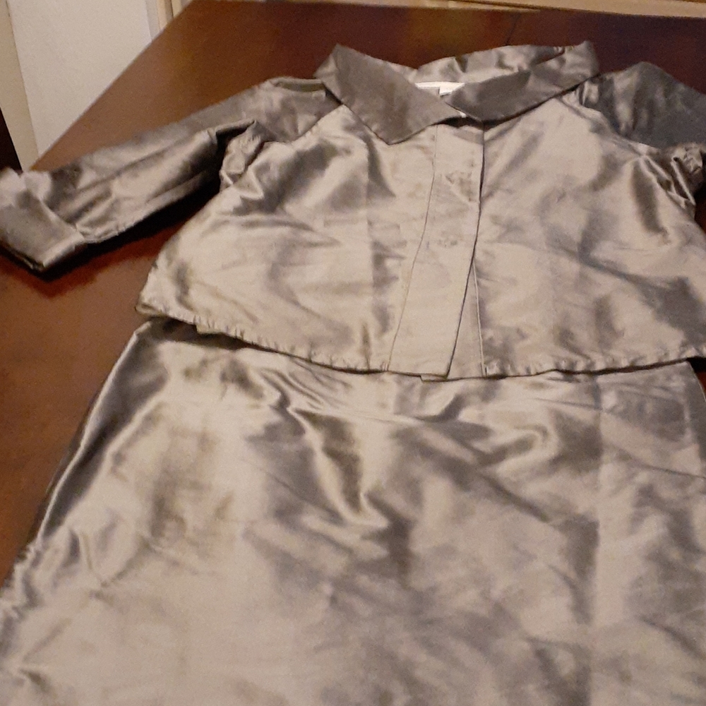 100% Silk . Two-piece Armani Outfit . 3/4 Sleeves